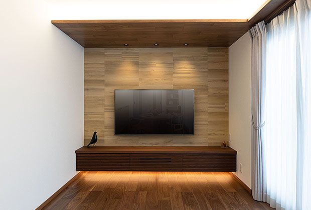 ウォールナットのテレビボード