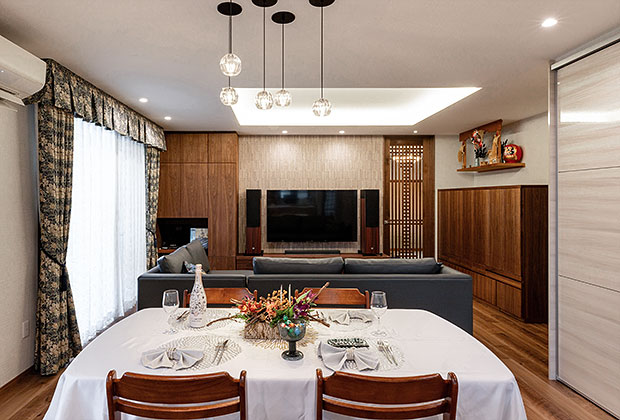 リビングの折り上げ天井