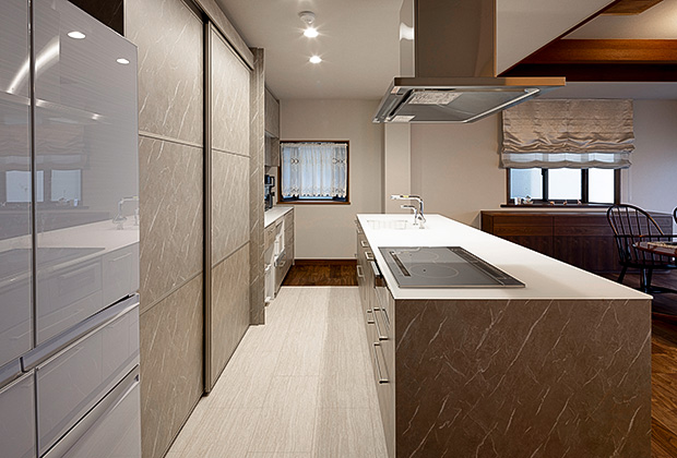 ウォールナットのテレビボード